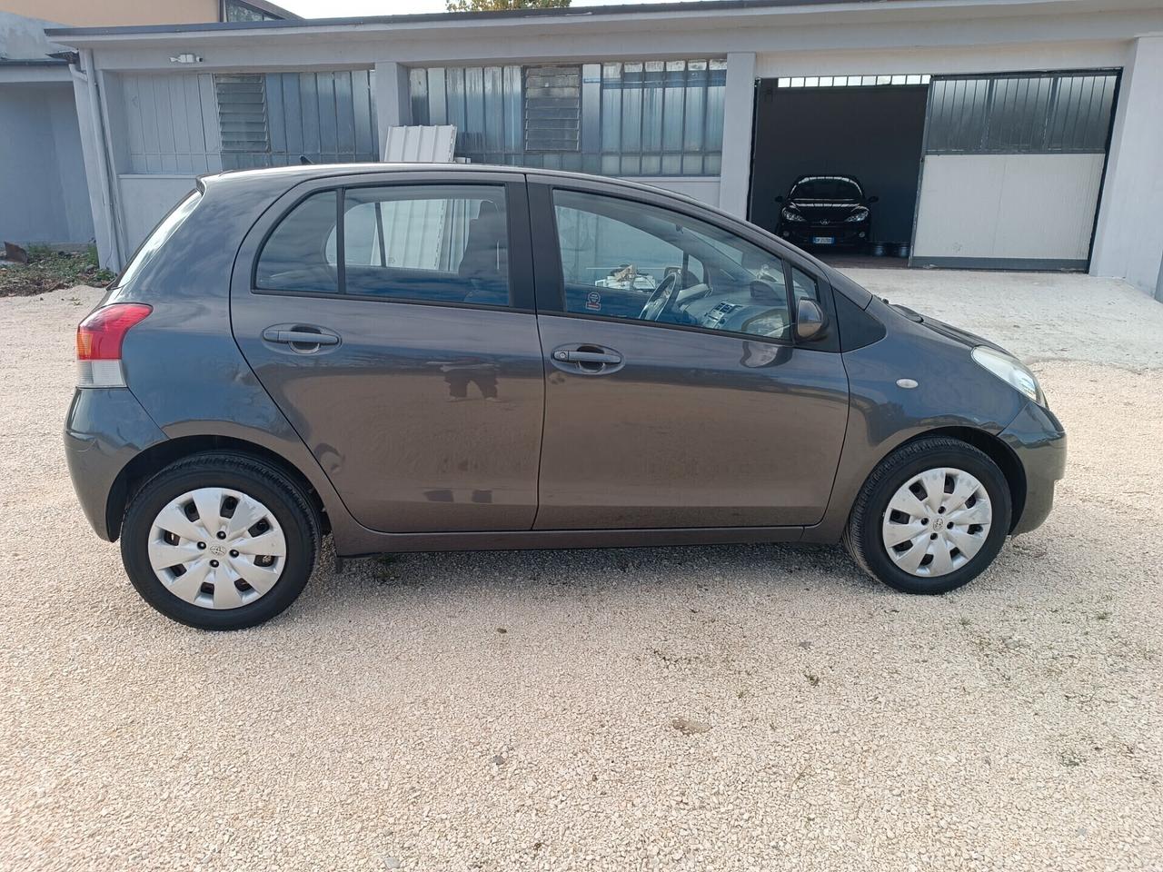 Toyota Yaris 1.3 benzina garanzia