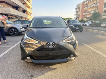 Toyota Aygo 1.0 VVT-i 72 CV 5 porte x-play MMT C.AUTOMATICO LED NAVI KAMERA CERCHI 16 PDC BLUETOOTH
