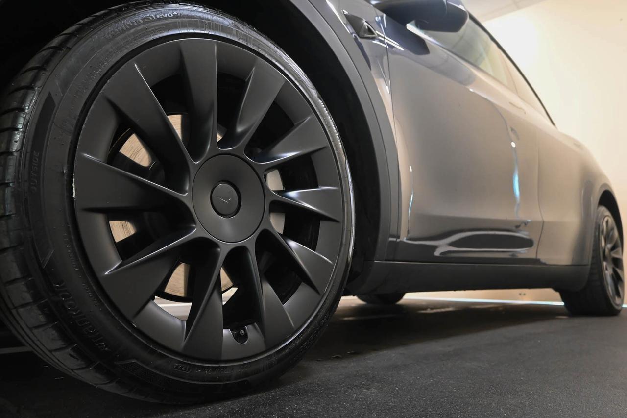 TESLA Model Y Model Y Long Range AWD