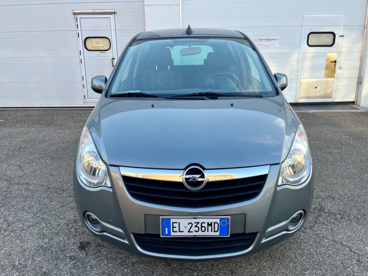 Opel Agila 1.2benz 2011 141.000km cambio automatico perfetta