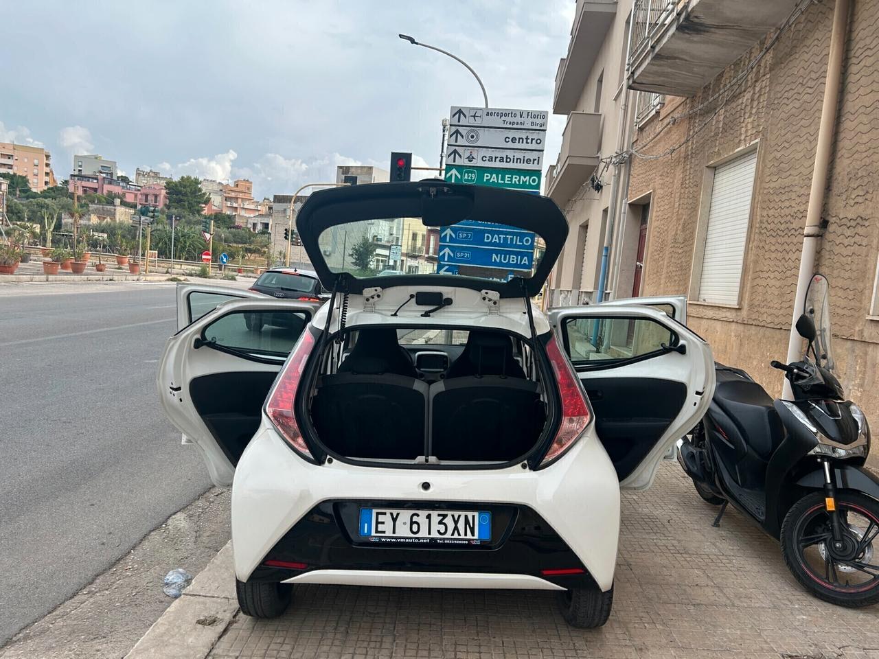 Toyota Aygo 1.0 VVT-i 69 CV 5 porte x-play