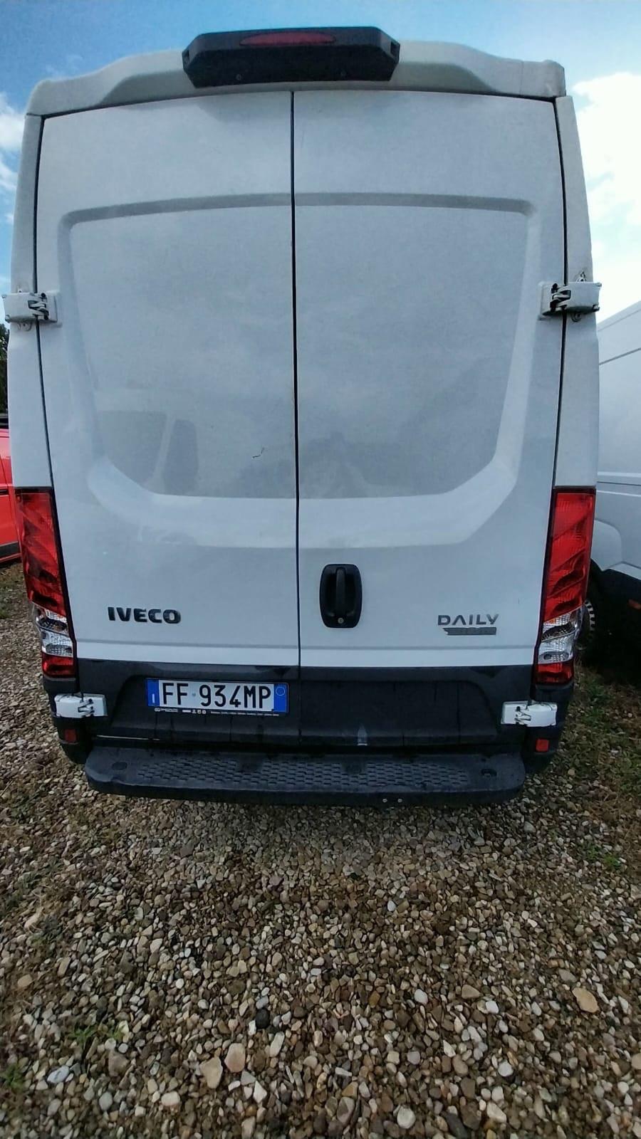 Iveco DAILY TETTO ALTO LUNGO
