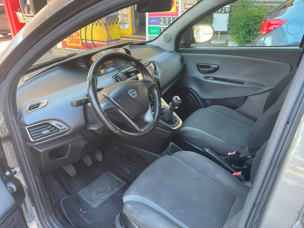 Lancia Ypsilon 1.2 69 CV 5 porte Silver