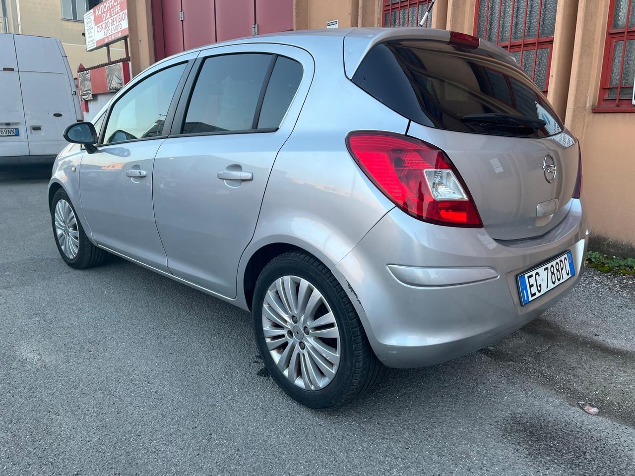 Opel Corsa 1.2 5 porte Club