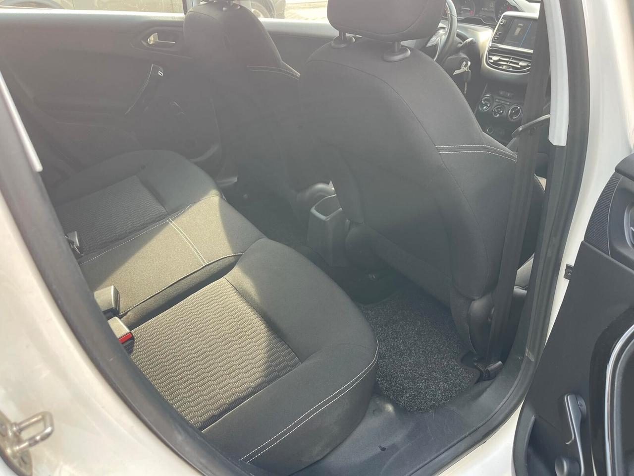 Peugeot 208 PureTech 82 5 porte Allure