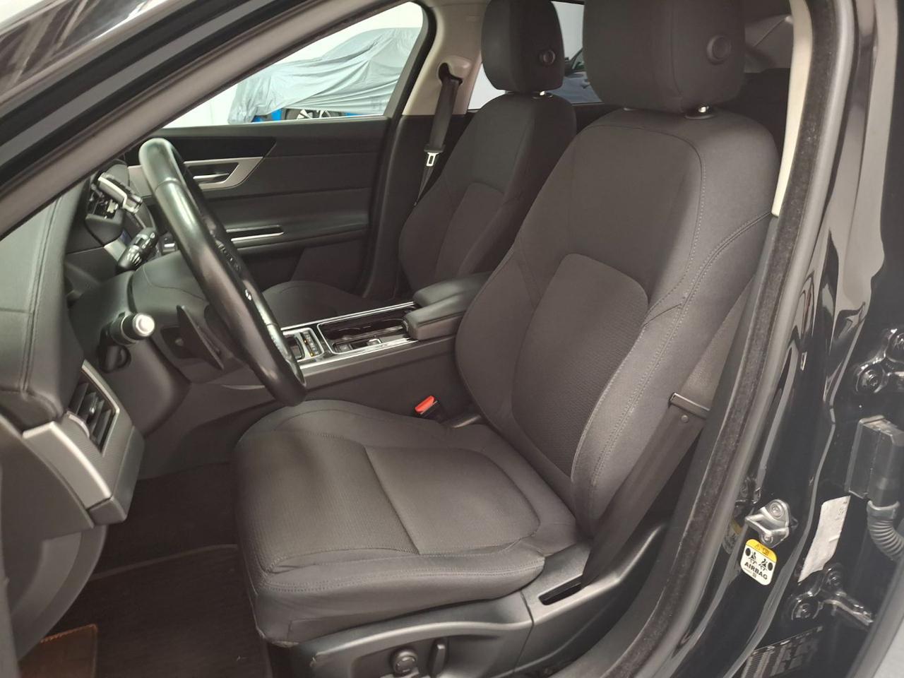 JAGUAR XF 2ª serie (X260) XF 2.0 D 180 CV aut...