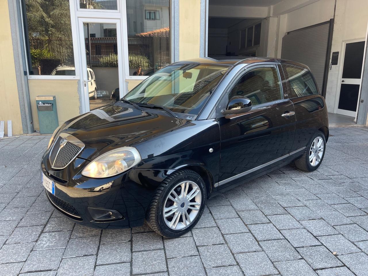 Lancia Ypsilon 1.2 69 CV Unyca