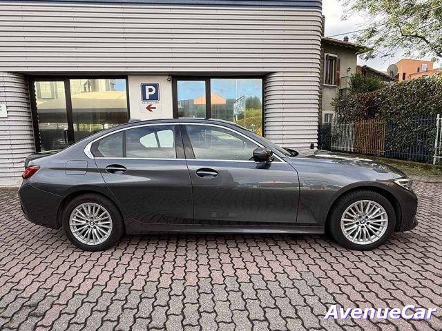 BMW 330 i xdrive Luxury BERLINA CILINDRATA 2.000