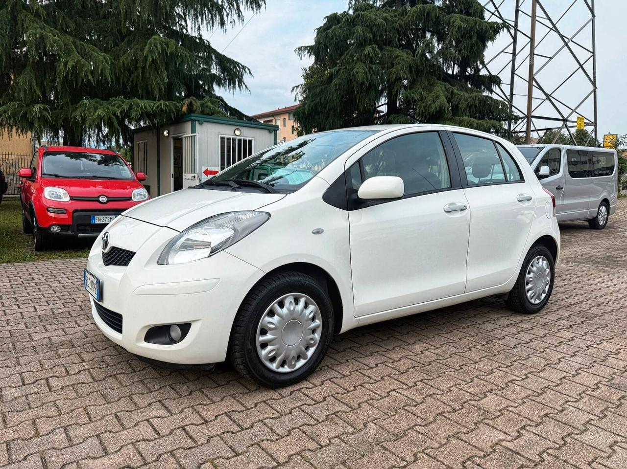 Toyota Yaris 1.3 5 porte Sol OK NEOPATENTATI