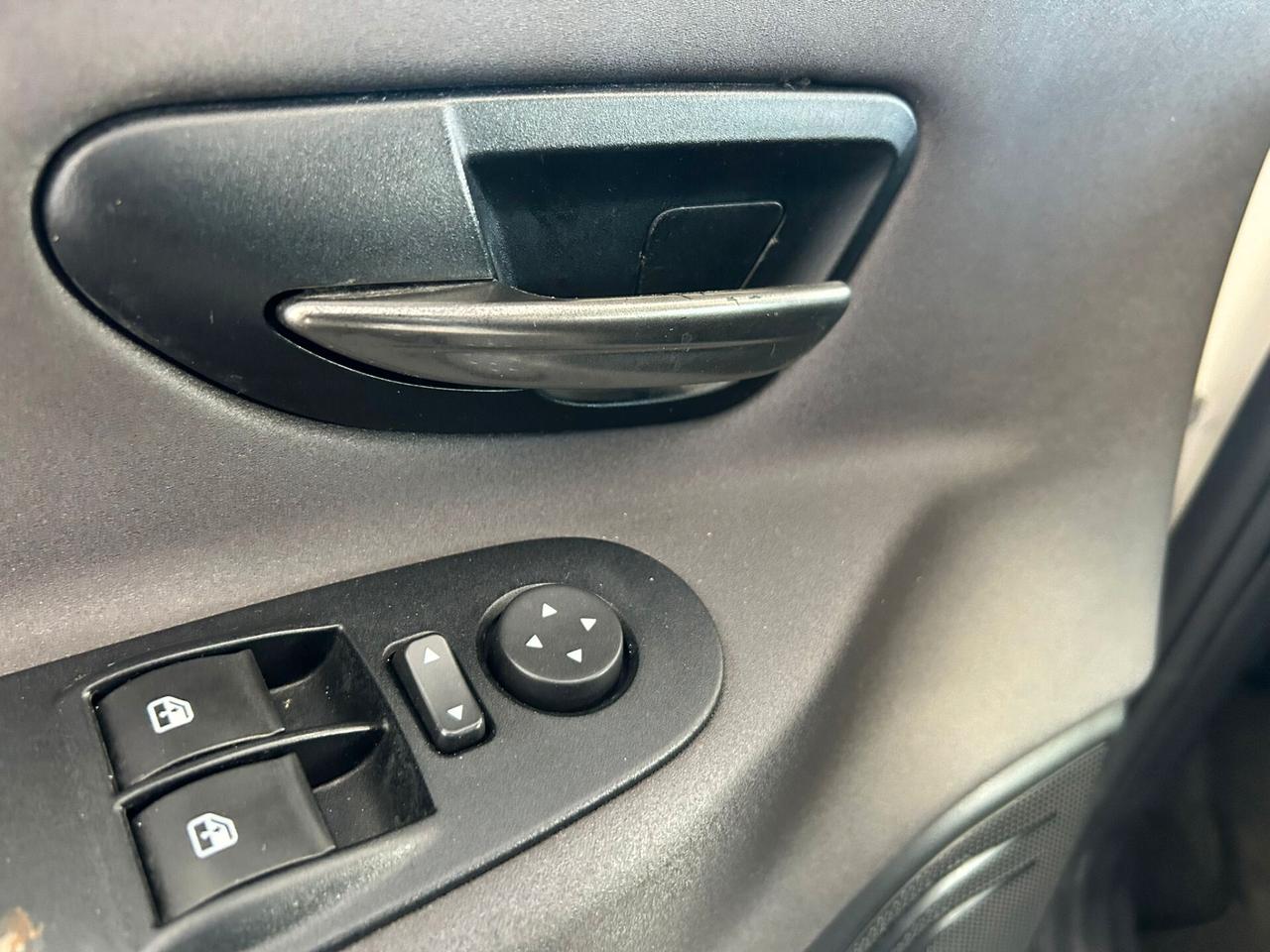 Lancia Ypsilon 1.2 GPL X NEOPATENTATI2013