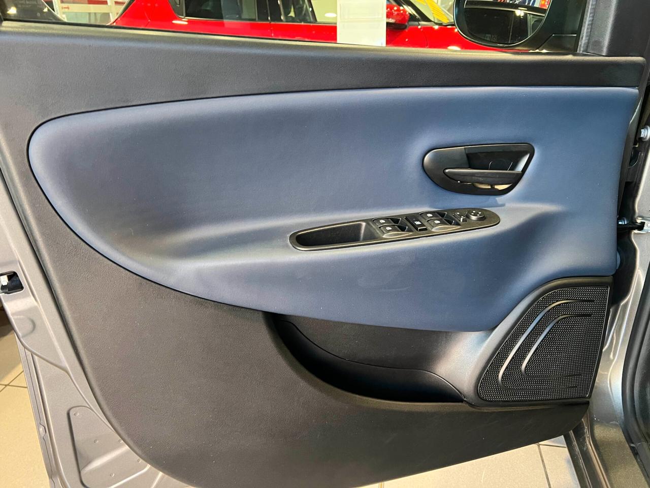 Lancia Ypsilon 1.0 FireFly 5 porte S&S Hybrid Platino