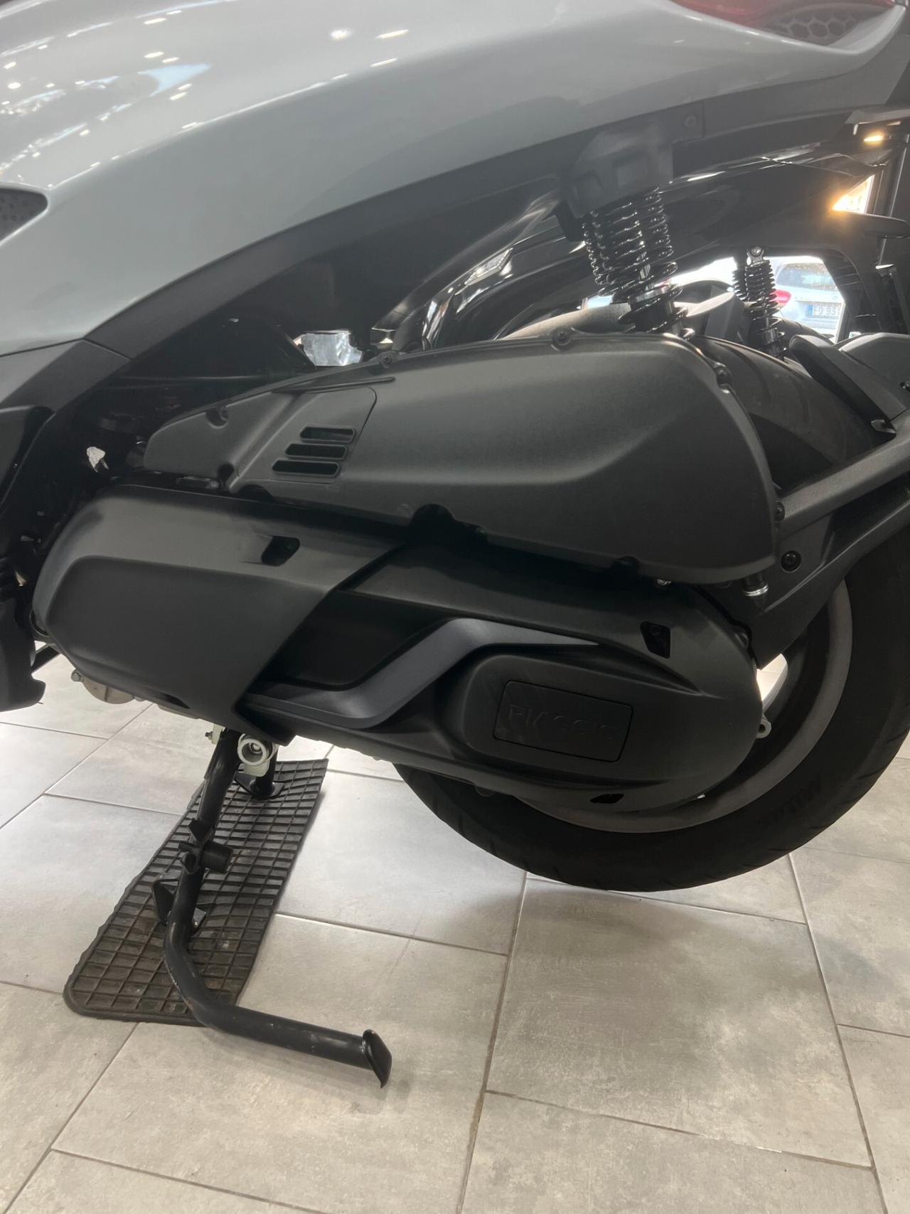 Piaggio Beverly 400 S HPE SOLO 1900KM - 2025