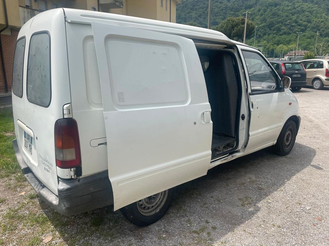 Nissan Vanette Cargo 2.3 diesel PL Furgone SE