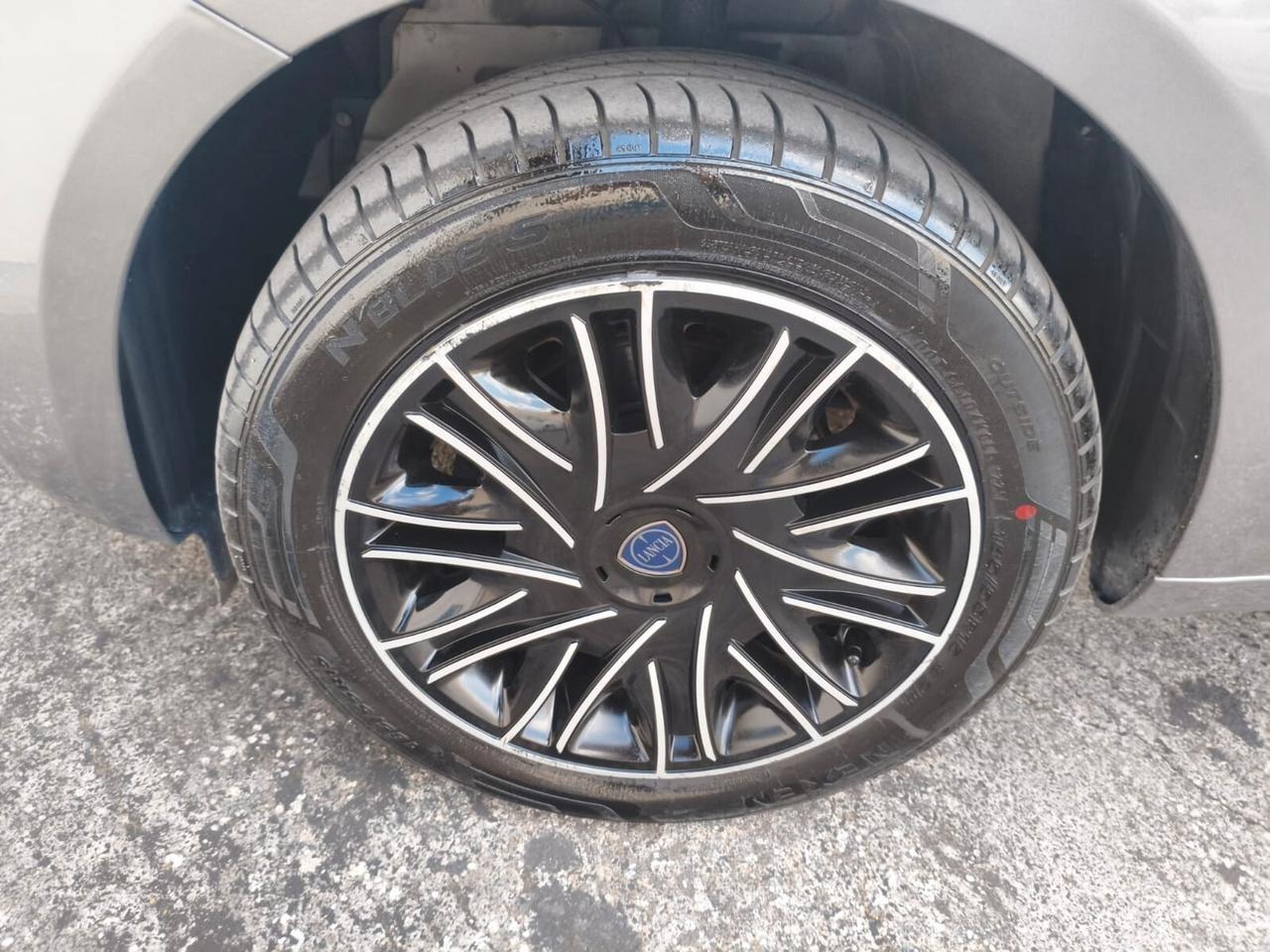 Lancia Ypsilon 1.0 FireFly 5 porte S&S Hybrid UnYca