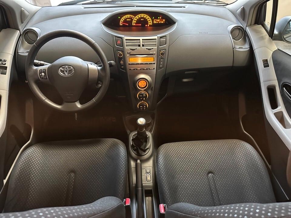 Toyota Yaris 5p 1.3 Sol - UnicoPro