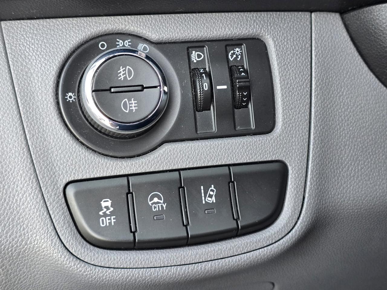 Opel Karl 1.0 75 CV 5 Porte Cosmo 2015 OK NEOPATENTATI