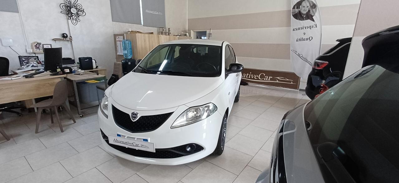 Lancia Ypsilon 1.2 69 CV 5 porte Gold