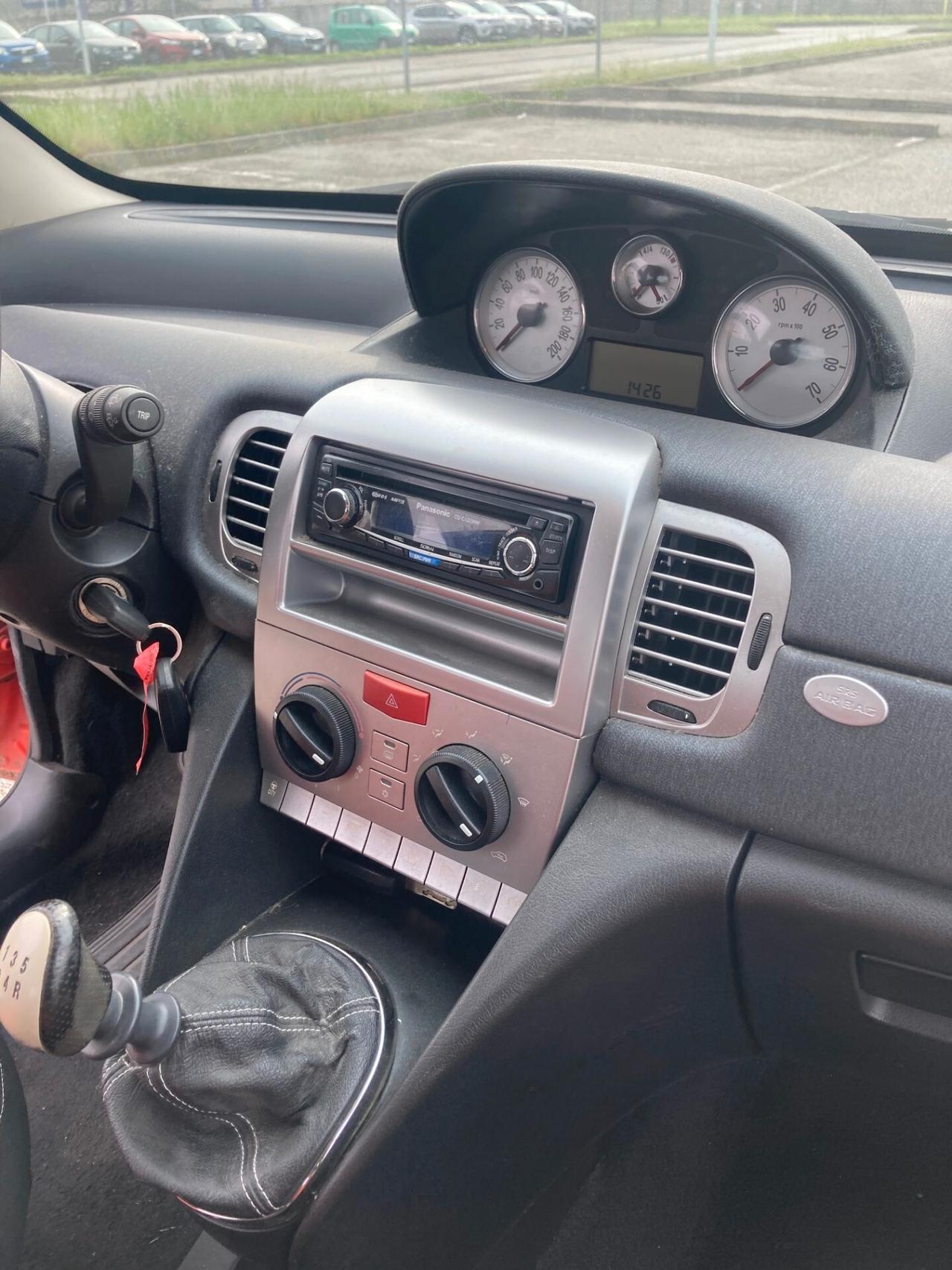 Lancia Ypsilon 1.2 MOMO