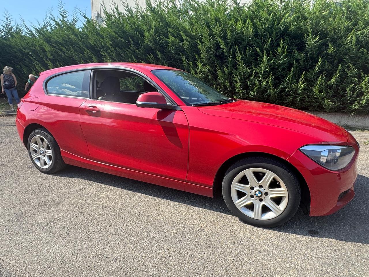 Bmw 114 114i 3p. Unique