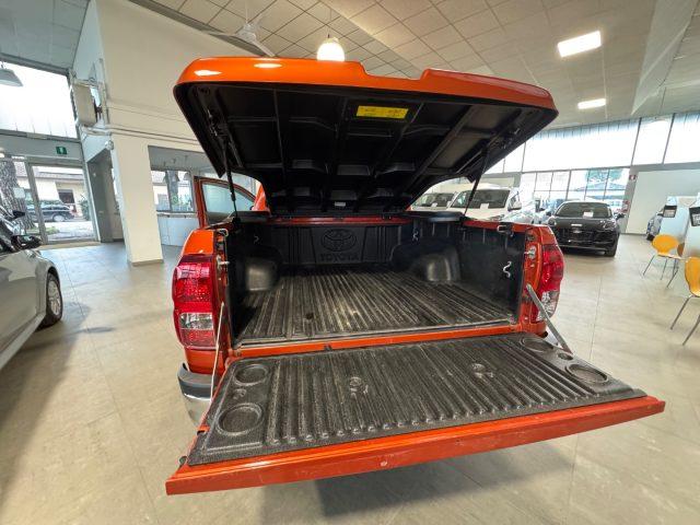 TOYOTA Hilux 2.4 D-4D A/T 4WD 4 porte Double Cab Lounge