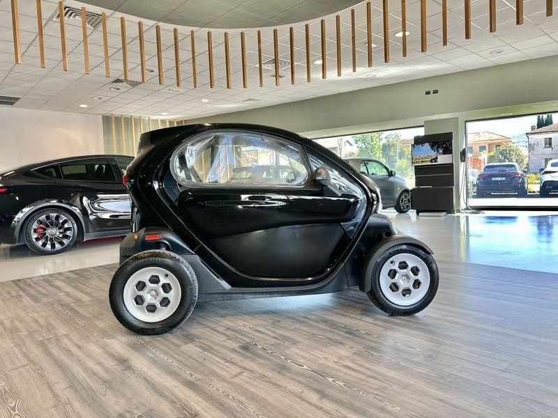 Renault Twizy Versione 45 Guida a partire dai 14 anni di età Batteria di proprietà