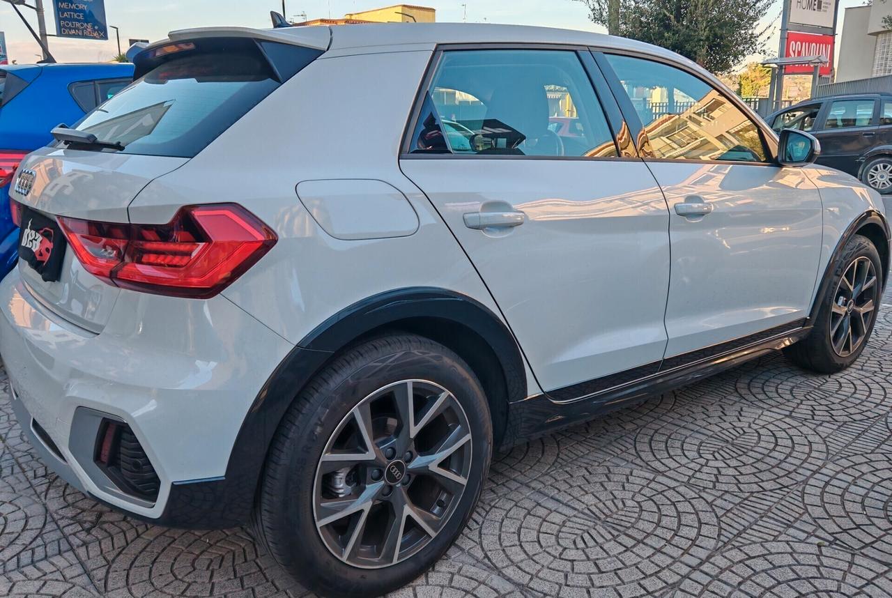 Audi A1 citycarver 35 TFSI Identity Contrast
