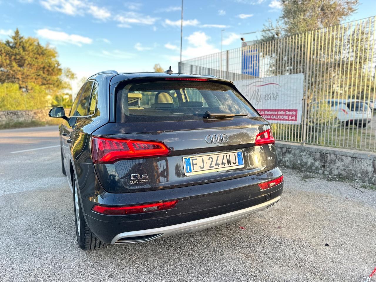 Audi Q5 2.0 TDI 150 CV Design-2017 LED/PELLE/18"