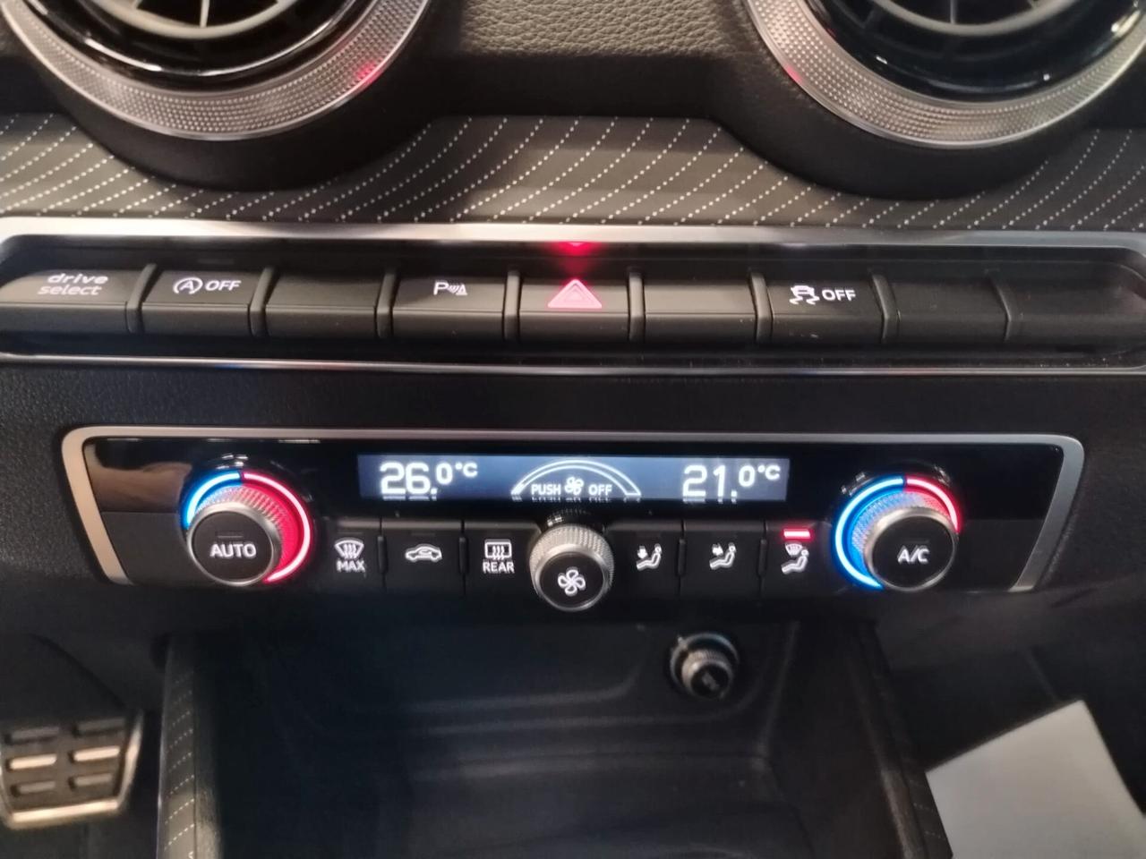 AUDI Q2 Q2 35 TDI S tronic Identity Black