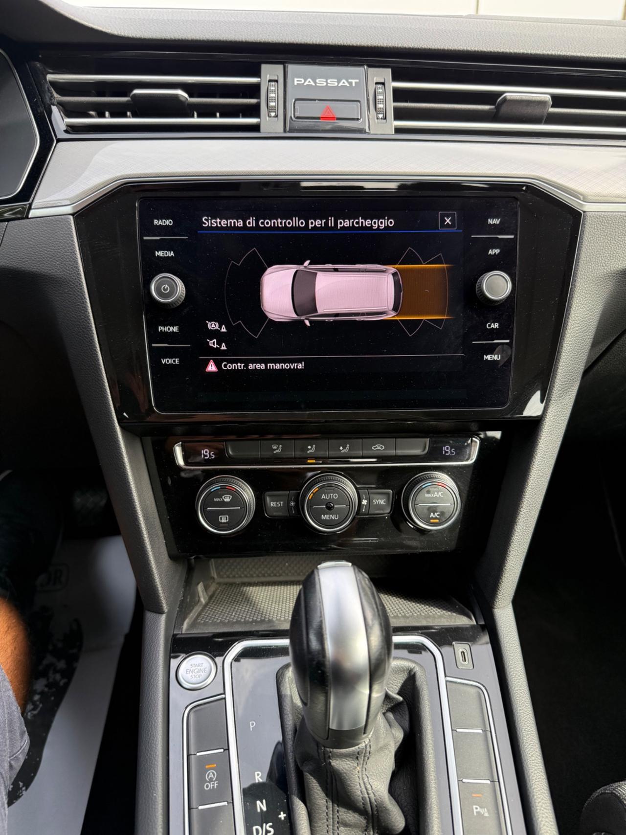 Volkswagen Passat Variant 1.6 TDI SCR DSG Business BMT