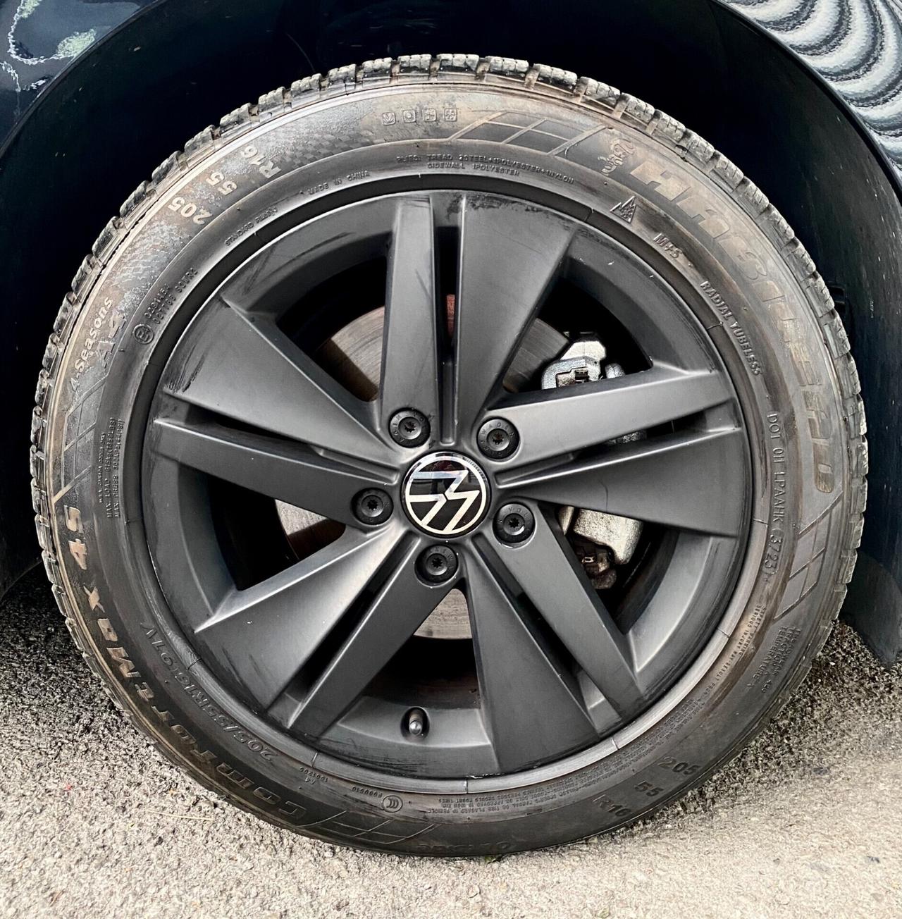 Volkswagen Golf 8 1.0 TSI 90cv - OK NEOPATENTATI