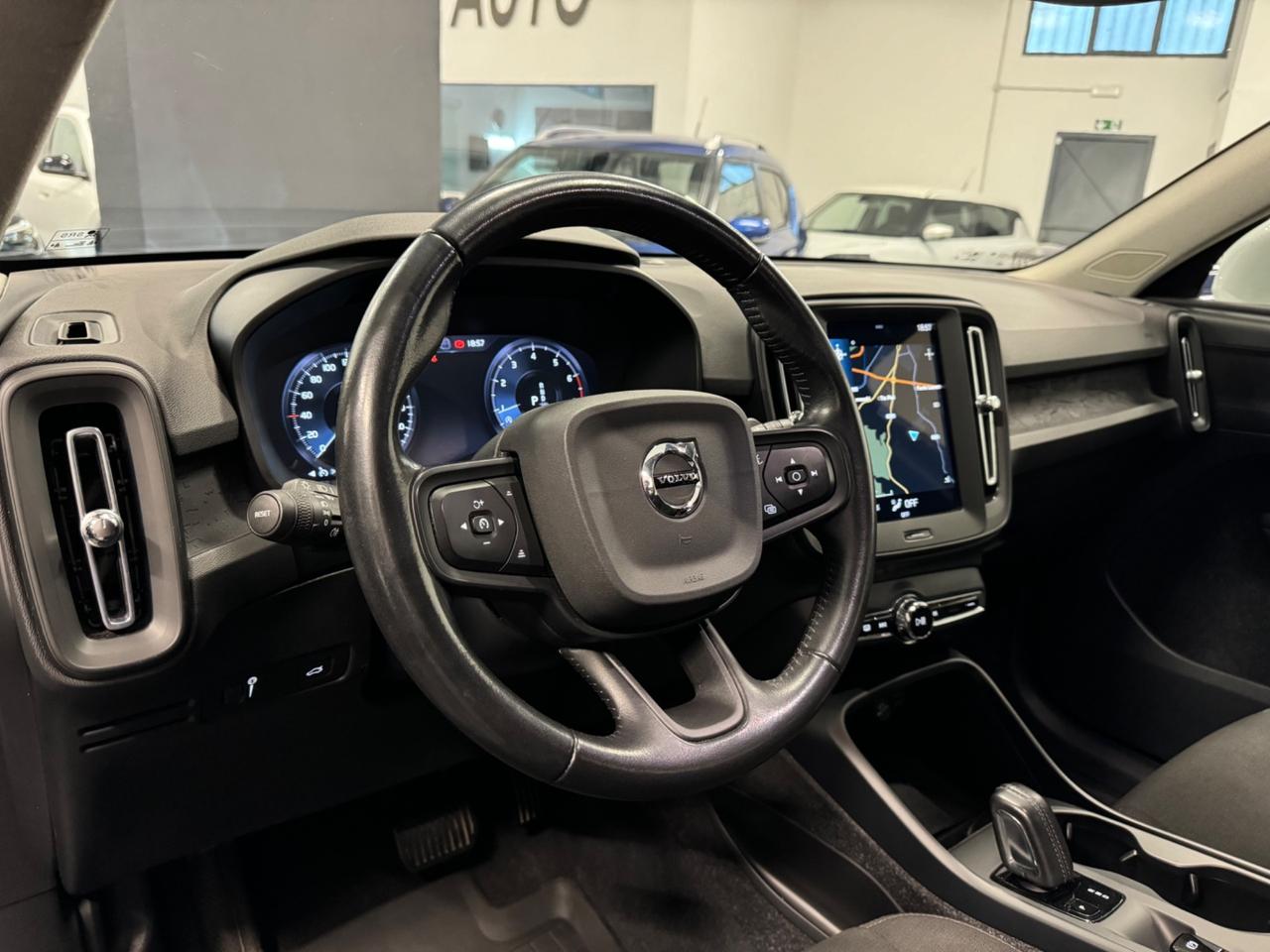 Volvo XC40 T2 Geartronic Momentum Pro REALE!