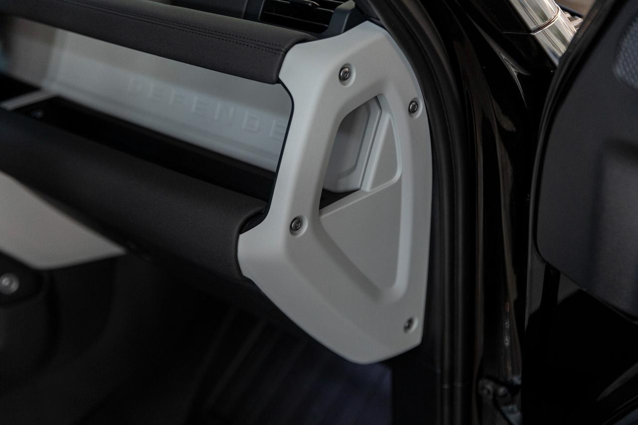 Land Rover Defender 110 3.0D I6 300 CV AWD Auto X-Dynamic S