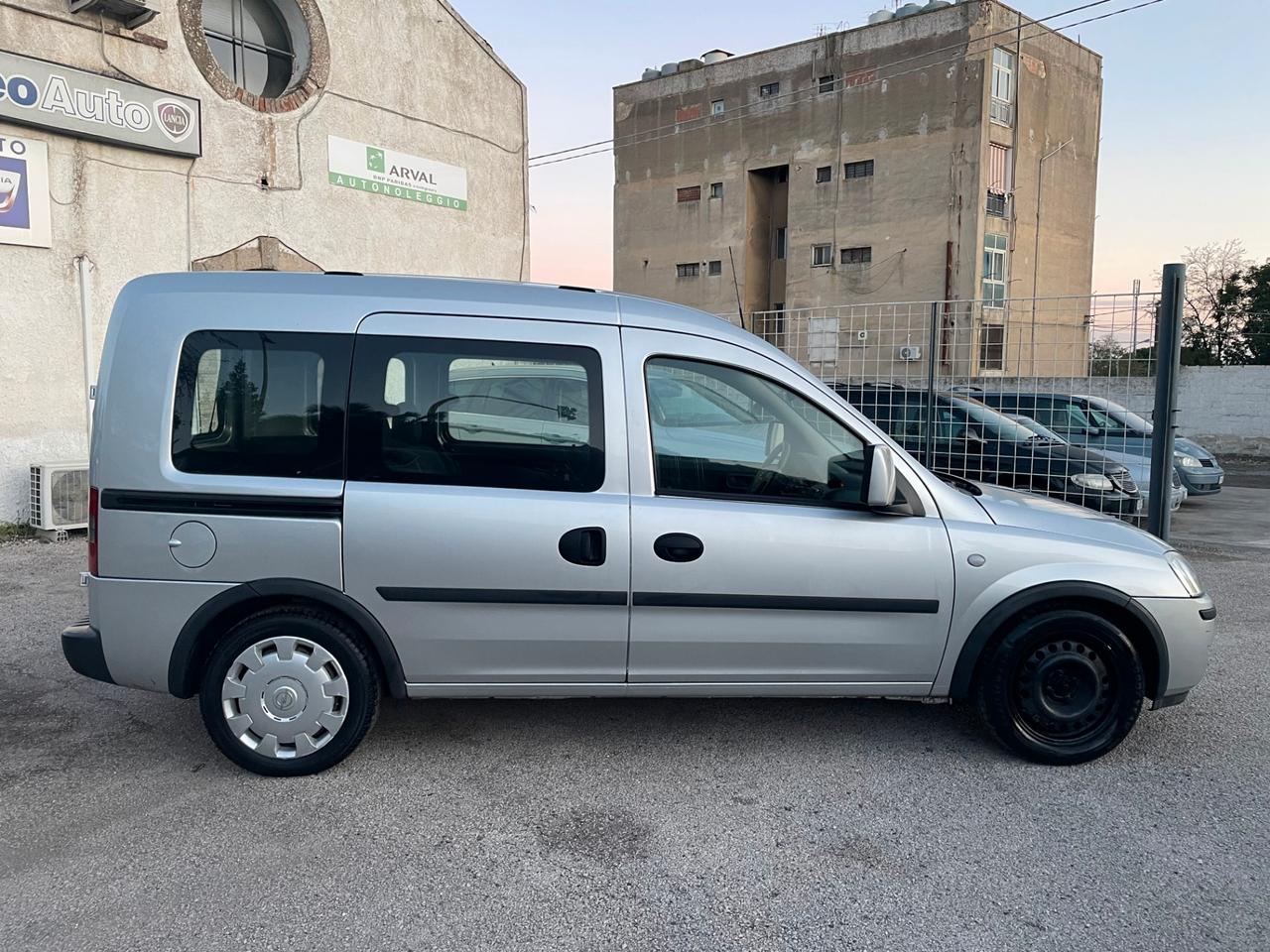 Opel Combo autovettura 5 posti 1.3 multijet