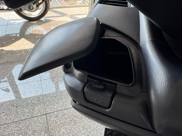 SUZUKI Burgman AN 400 2005