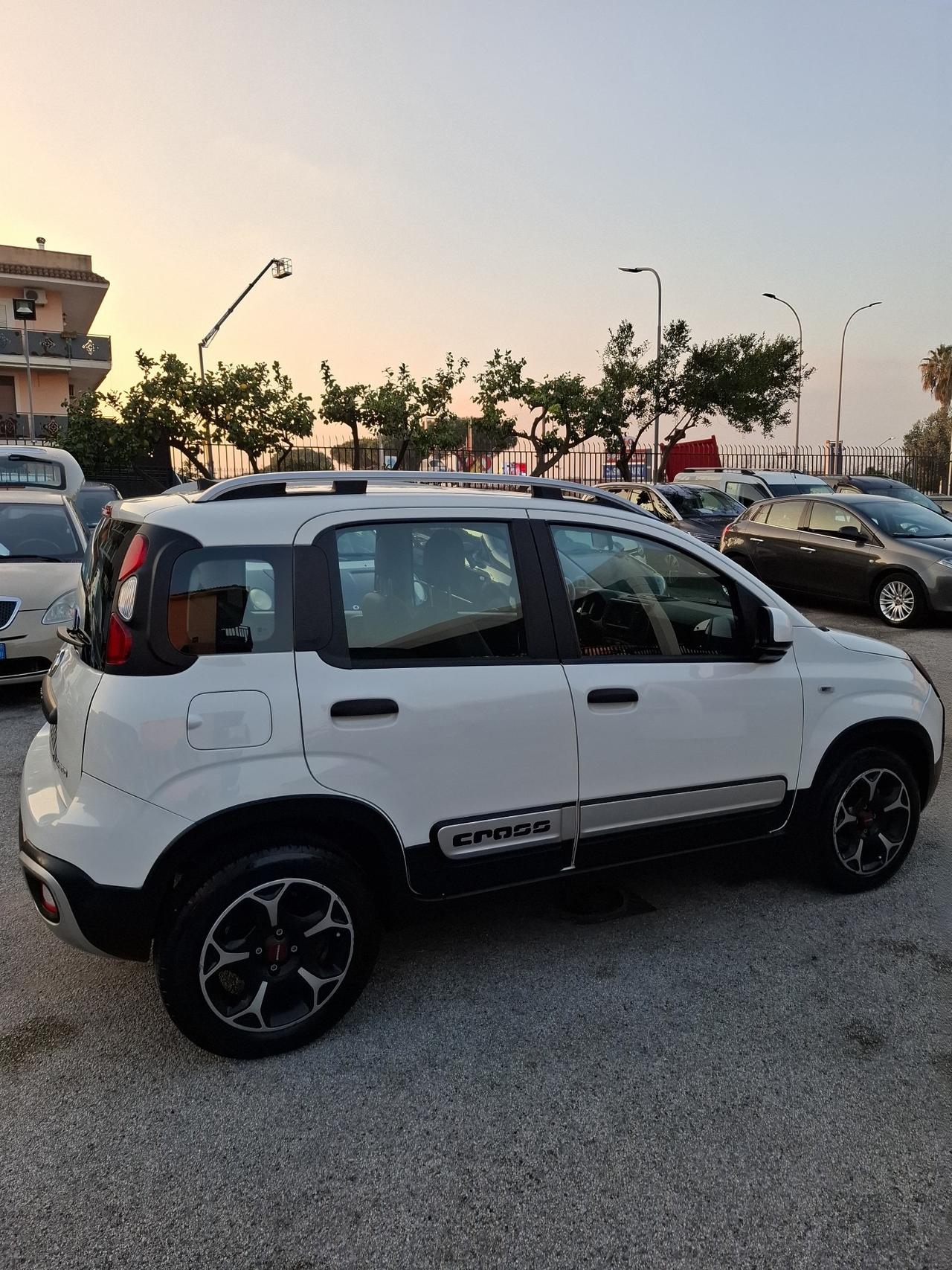 Fiat Panda Cross 1.0 FireFly S&S Hybrid 10.000 km