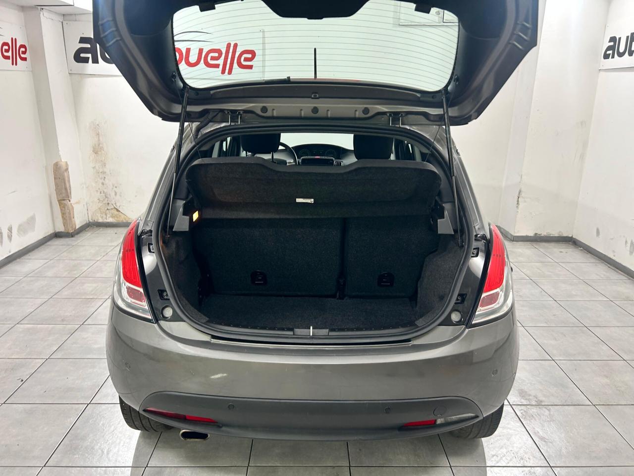 Lancia Ypsilon 1.0 FireFly 5 porte S&S Hybrid Silver Plus