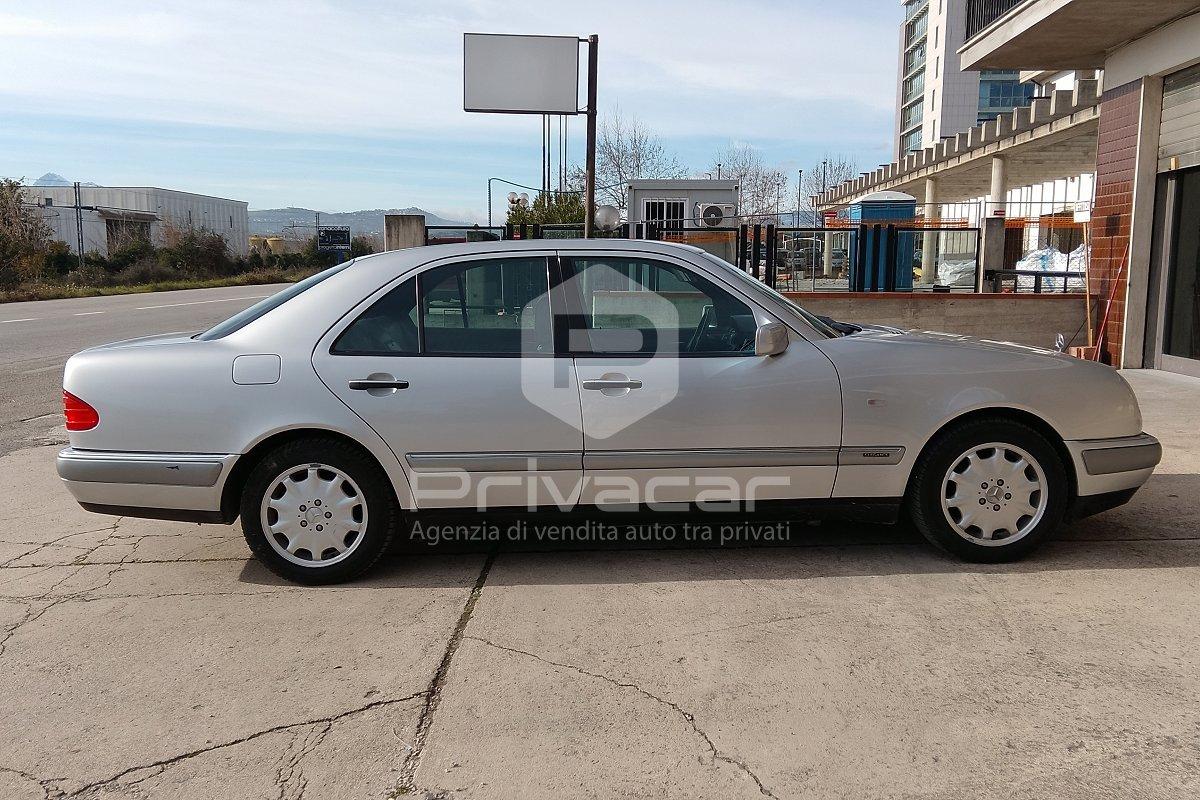 MERCEDES E 200 Kompressor cat Elegance