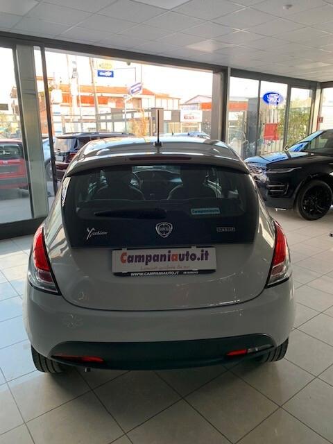 Lancia Ypsilon 1.0 FireFly 5 porte S&S Hybrid Ecochic Silver