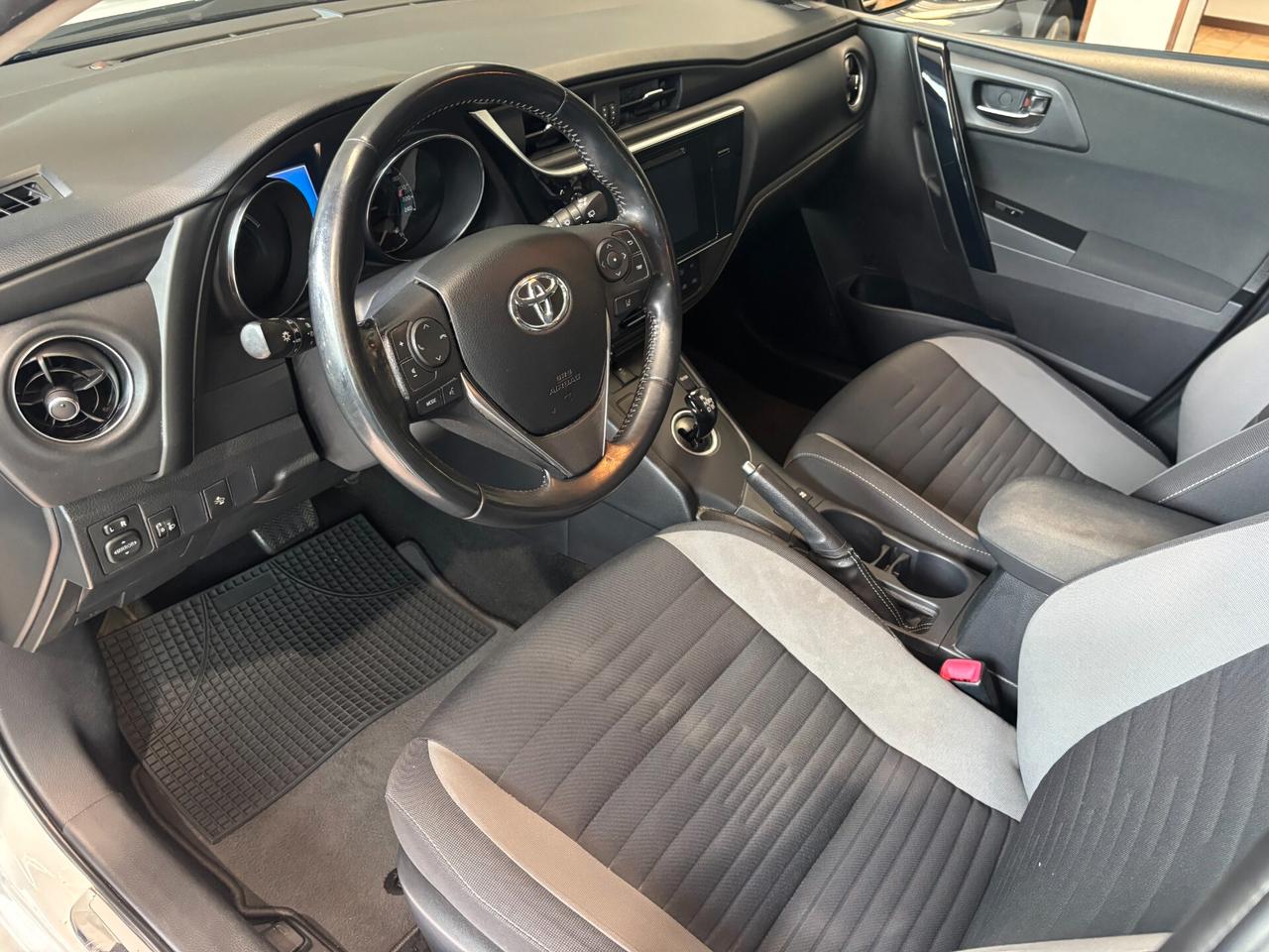 Toyota Auris Touring Sports 1.8h *EURO6B