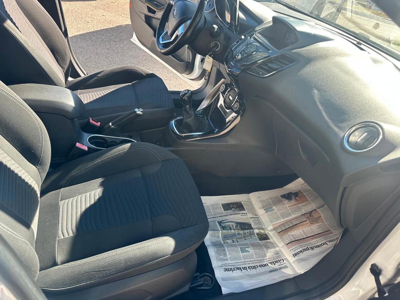 Ford Fiesta 1.5 TDCi 75CV 5 porte Black & White Edition NEOPATENTATI