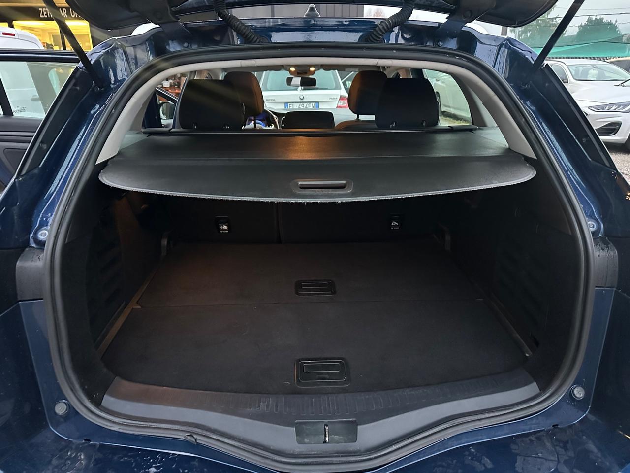 Renault Megane Mégane Sporter Blue dCi 115 CV EDC Business N1-autocarro