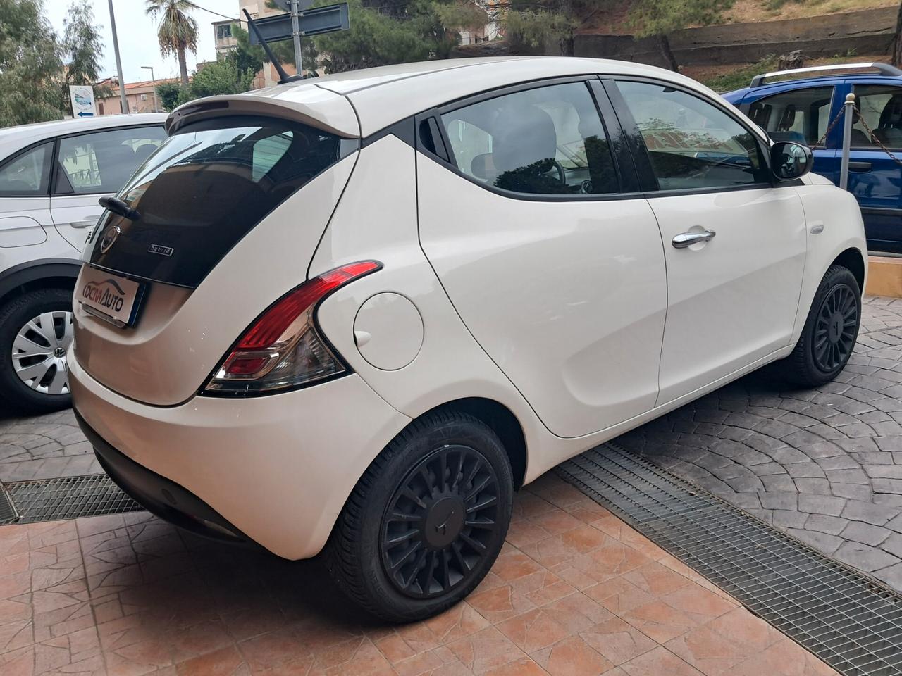 Lancia Ypsilon 1.0 FireFly 5 porte S&S Hybrid Silver