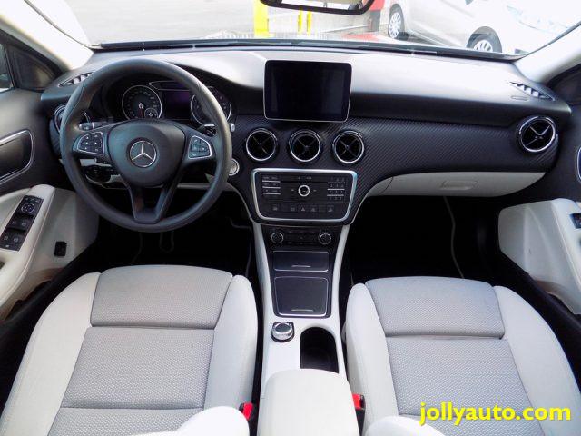 MERCEDES-BENZ GLA 220 d Automatic 4Matic Business