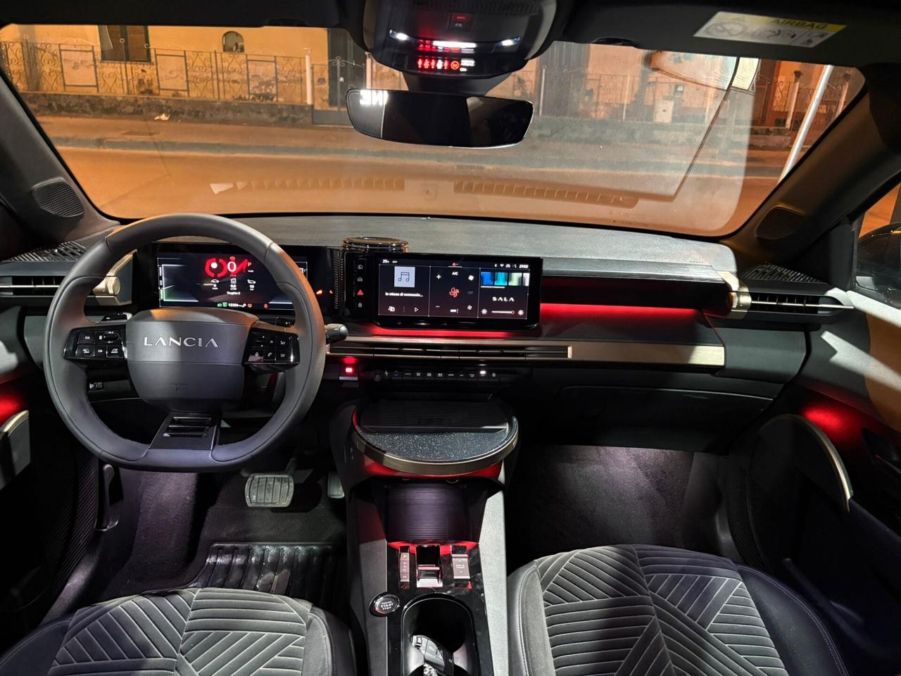 Lancia Ypsilon Hybrid e-DCT Edizione Cassina
