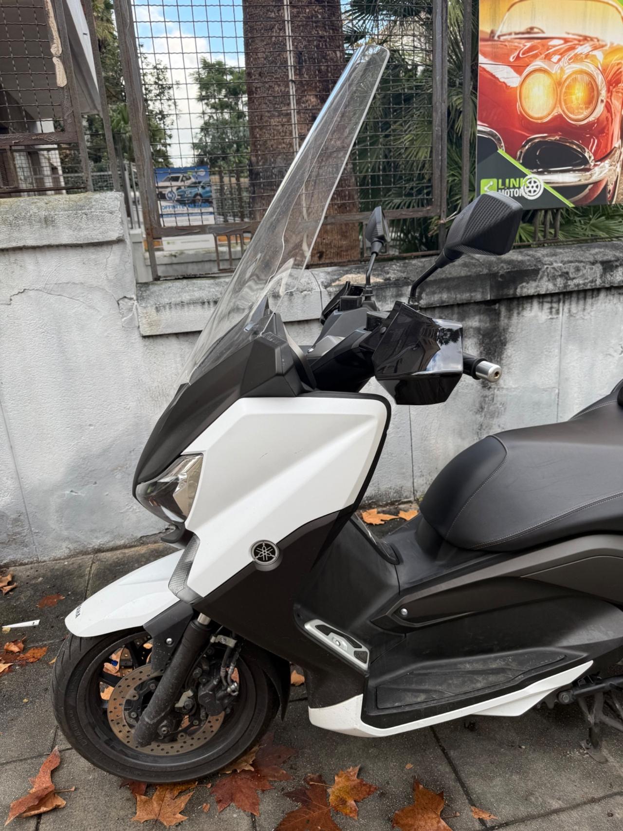 Yamaha X-Max 400 full