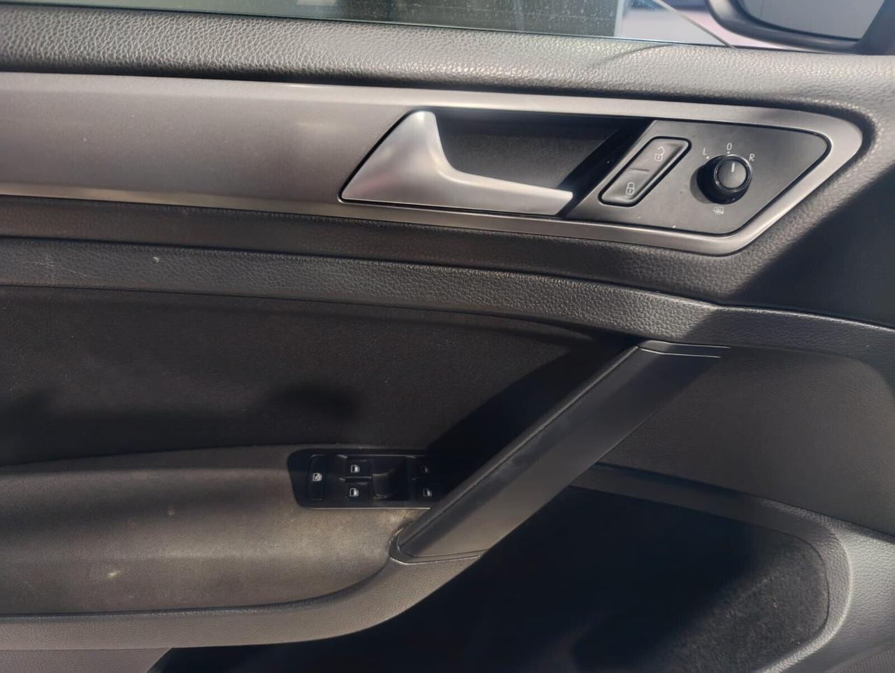Volkswagen Golf 7 del 2013 - 1200 benzina anche neopatentati -