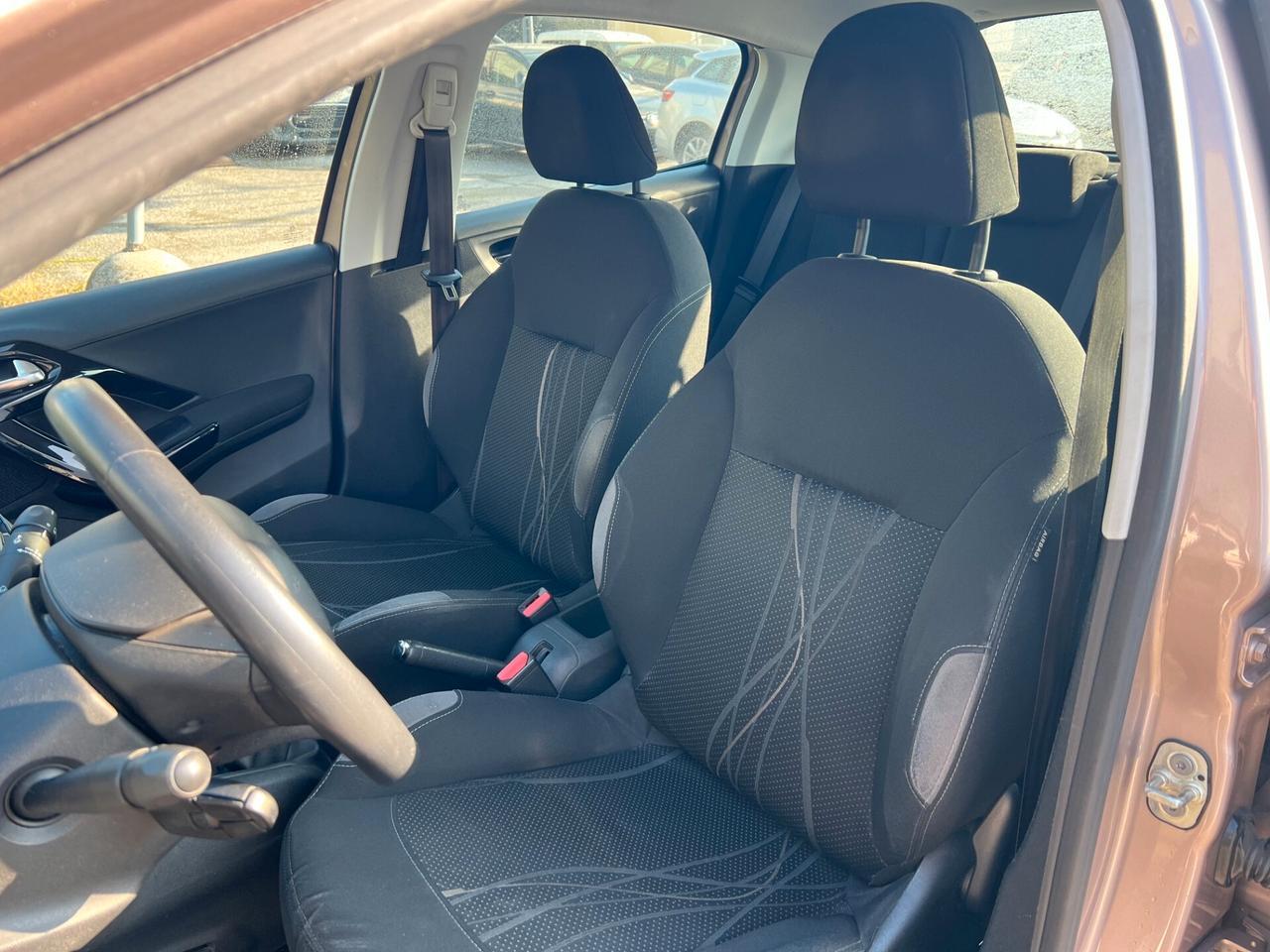 Peugeot 208 1.4 HDi 68 CV 5 porte