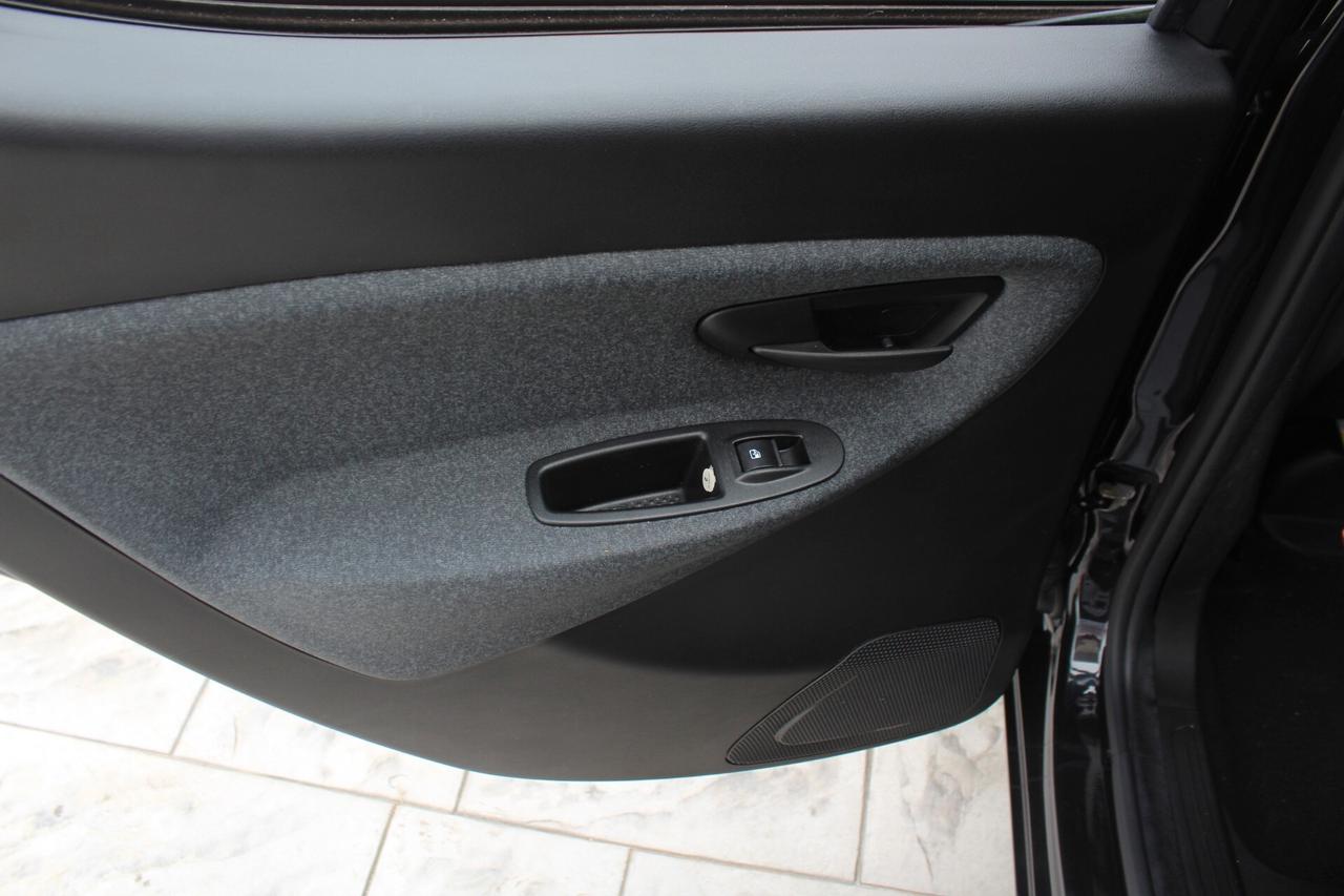 Lancia Ypsilon 1.0 FireFly 5 porte S&S Hybrid Ecochic Silver