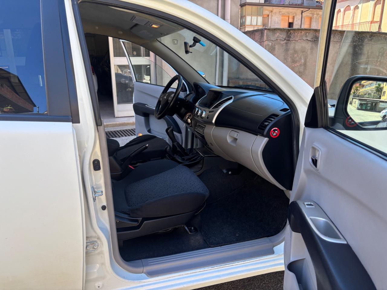 Mitsubishi L200 2.5 DI-D/136CV DC Invite Plus