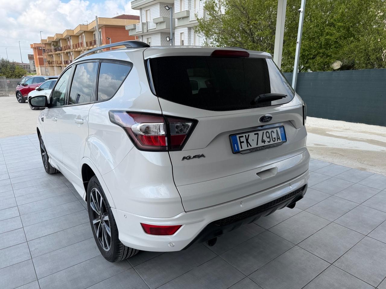 Ford Kuga 1.5 TDCI 120 CV S&S 2WD Powershift ST-Line